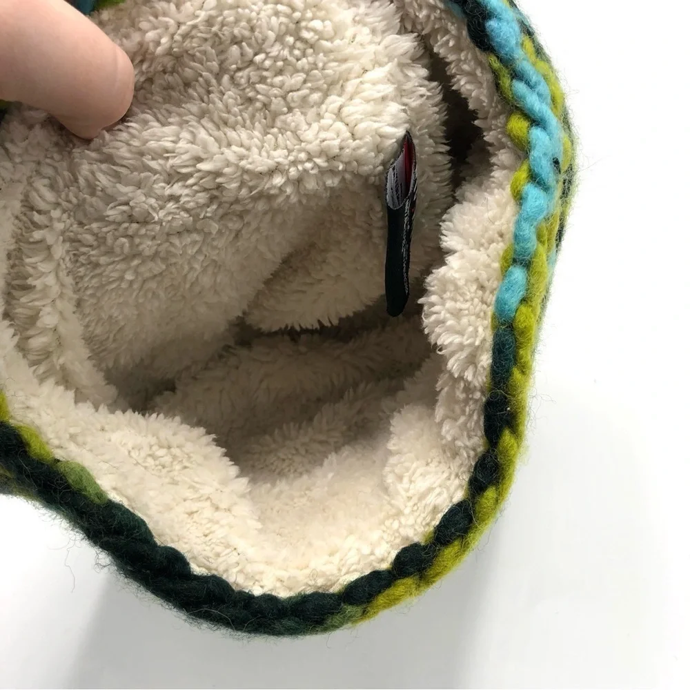 MOSHIKI Beanie Hat Pom Pom Knit Wool Made in Nepal Lined Warm Winter Women Snow